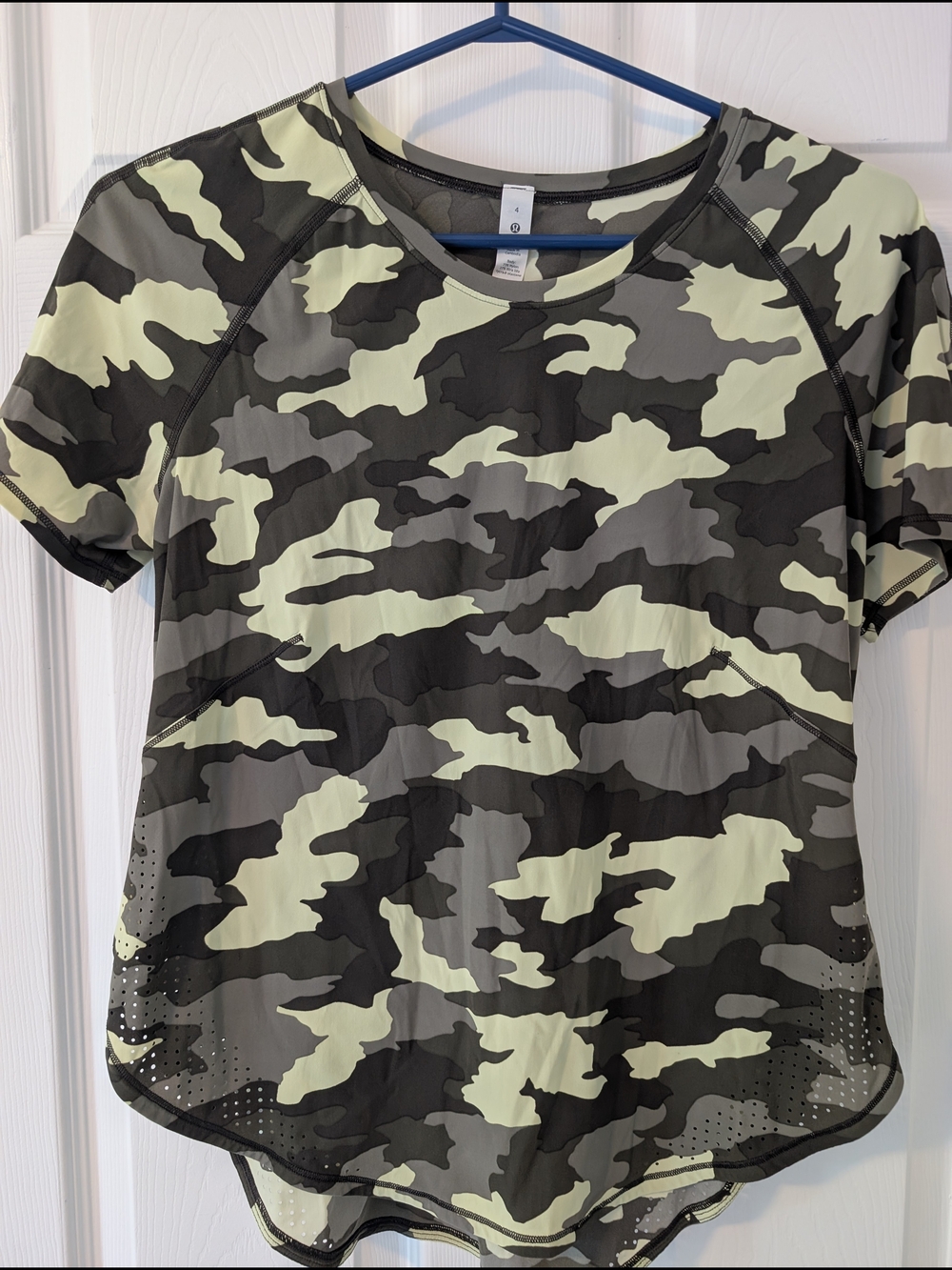 Lululemon UVP Run Short Sleeve Camo Green Size 4